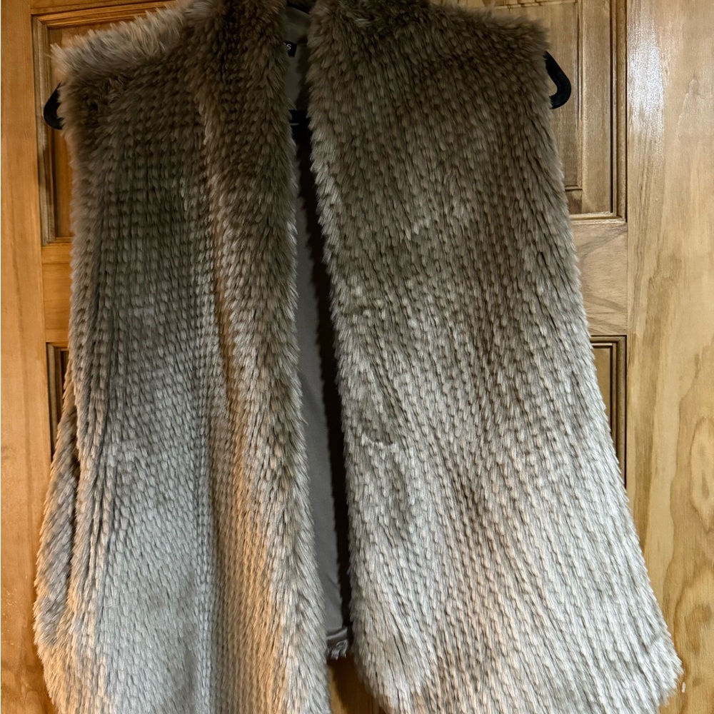 Express Women's Faux Fur Vest in Gray